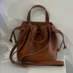 Madewell The Small Transport Bucket Crossbody top handle bag in Brown Leather